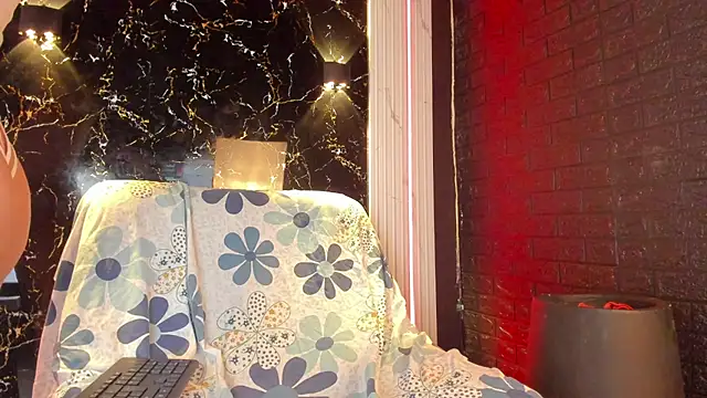 Snapshot of LolaXXXperience chatting on October 16, 11:33 am LolaXXXperience online show from October 16, 11:33 am