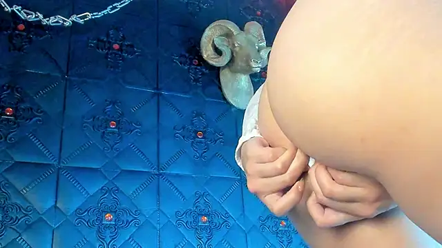 Snapshot of LolaXXXperience chatting on October 21, 11:33 am LolaXXXperience online show from October 21, 11:33 am