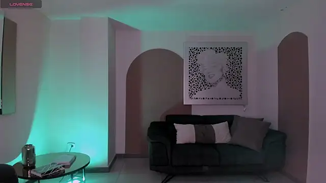 SussyBellX online show from November 7, 8:20 pm