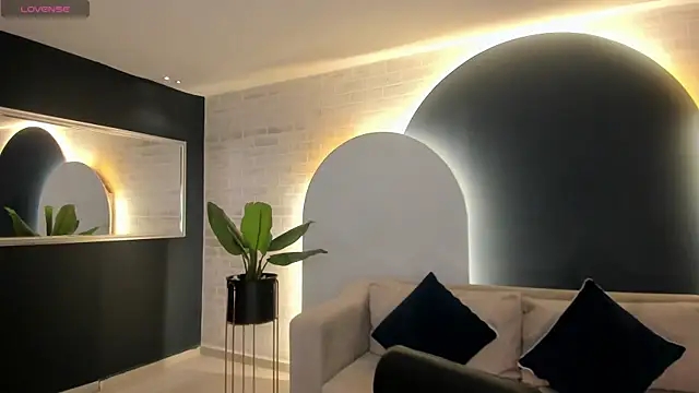 LucyWeiss  online show from October 12, 6:40 pm