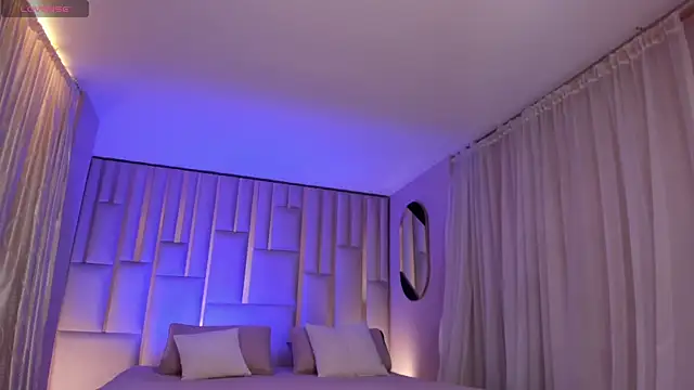 LucyWeiss  online show from October 14, 8:09 pm