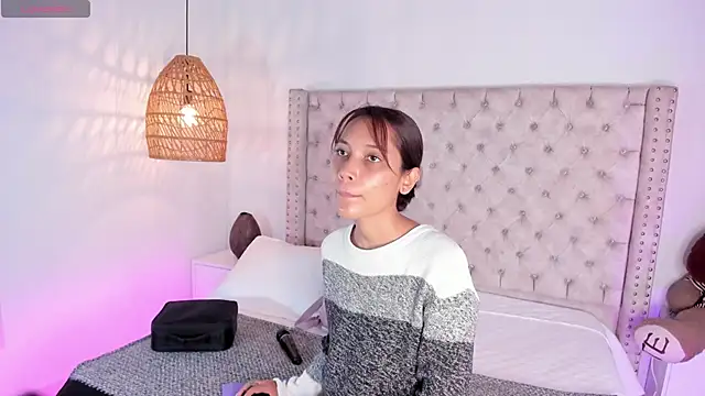 AdharaMancinii online show from September 30, 11:37 am