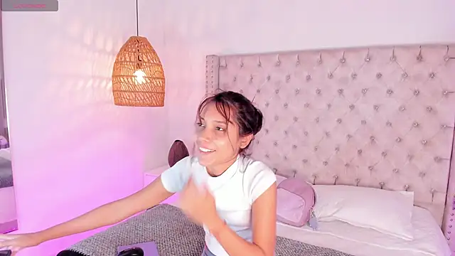 AdharaMancinii online show from October 18, 11:55 am