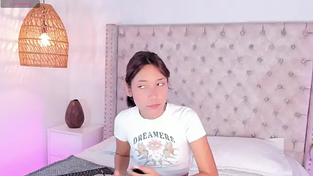 AdharaMancinii online show from October 22, 11:43 am