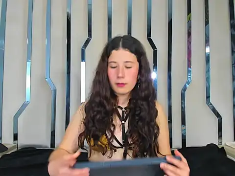 AuroraFishx69 online show from October 3, 7:44 pm