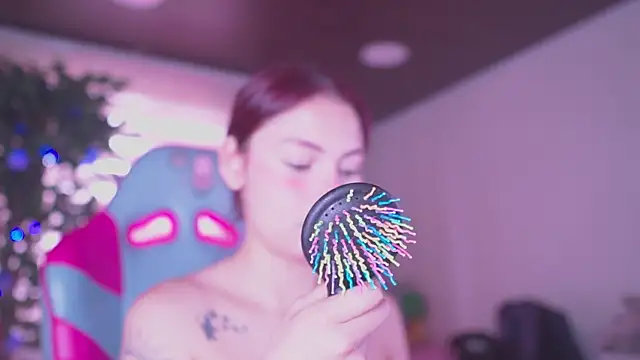 Snapshot of Rebecah_1 chatting on June 18, 3:27 pm Rebecah 1 online show from June 18, 3:27 pm