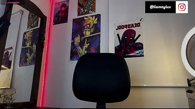 Snapshot of liamty_luxor chatting on October 14, 3:29 am liamty luxor online show from October 14, 3:29 am