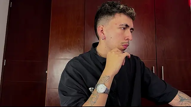 Snapshot of liamty_luxor chatting on October 22, 3:29 am liamty luxor online show from October 22, 3:29 am