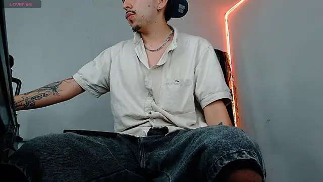 liamty luxor online show from February 6, 5:45 am