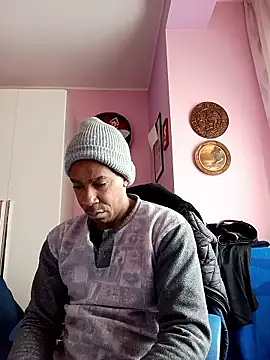 Snapshot of estrogeni chatting on January 12, 10:20 am estrogeni online show from January 12, 10:20 am