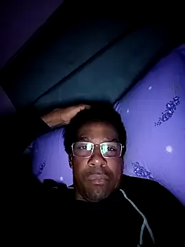 Snapshot of estrogeni chatting on March 5, 10:06 pm estrogeni online show from March 5, 10:06 pm