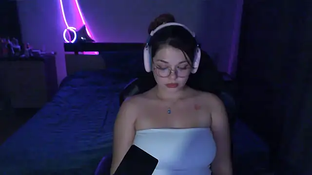 NutsGilmore online show from October 23, 3:44 pm