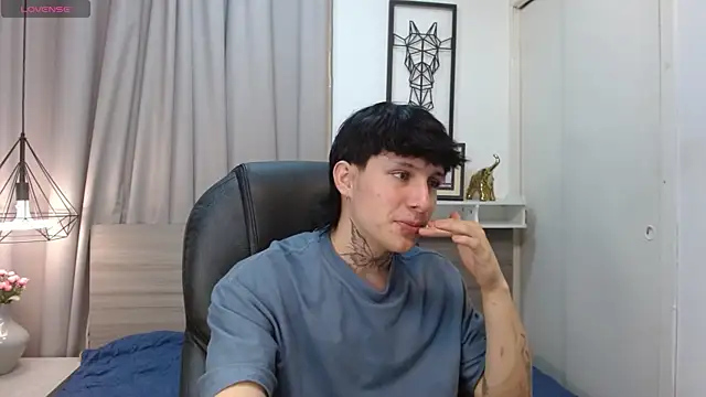 Iantwink18 online show from October 9, 10:30 pm