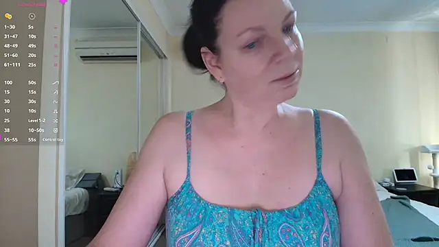 aussiepeaches online show from January 3, 12:11 am