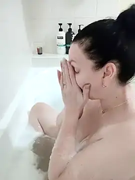 aussiepeaches online show from January 10, 10:39 am