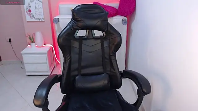 Snapshot of Cherrykissxx chatting on October 20, 6:36 am Cherrykissxx online show from October 20, 6:36 am