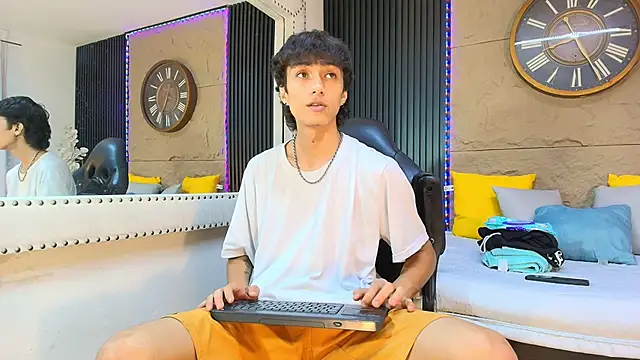 Lean Portman online show from May 26, 1:18 pm