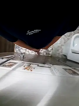 Snapshot of winter0cold_ chatting on October 17, 4:37 am winter0cold  online show from October 17, 4:37 am