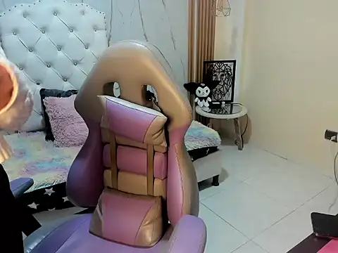 Chloe littleee online show from September 19, 12:28 pm