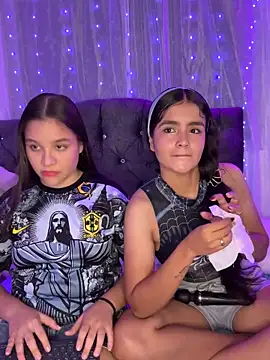 Snapshot of Ashley_and_Zoe chatting on September 11, 10:54 pm Ashley and Zoe online show from September 11, 10:54 pm