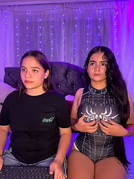 Snapshot of Ashley_and_Zoe chatting on September 13, 12:10 am Ashley and Zoe online show from September 13, 12:10 am