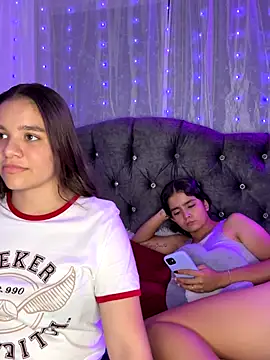 Snapshot of Ashley_and_Zoe chatting on September 14, 11:37 pm Ashley and Zoe online show from September 14, 11:37 pm