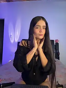 Snapshot of Ashley_and_Zoe chatting on November 30, 4:33 pm Ashley and Zoe online show from November 30, 4:33 pm