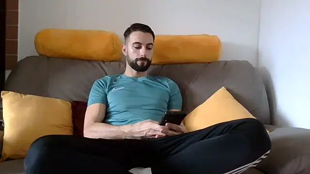 Amicisegreti online show from December 23, 9:40 am