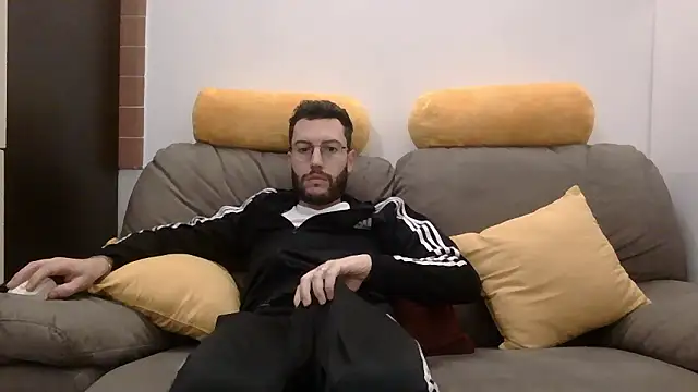 Amicisegreti online show from January 10, 6:26 am