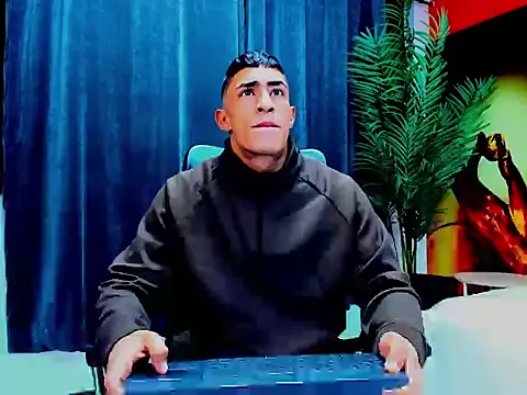 Snapshot of adrian_ray chatting on February 24, 11:52 am adrian ray online show from February 24, 11:52 am