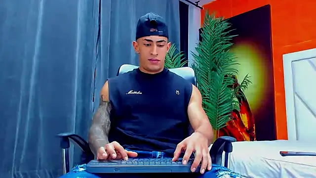 Snapshot of adrian_ray chatting on March 16, 12:09 pm adrian ray online show from March 16, 12:09 pm