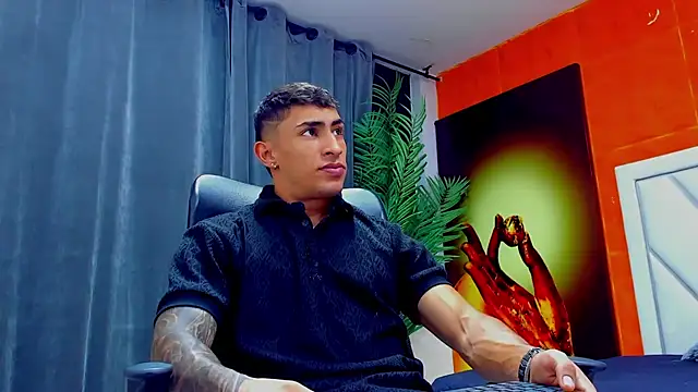 Snapshot of adrian_ray chatting on March 21, 11:48 am adrian ray online show from March 21, 11:48 am