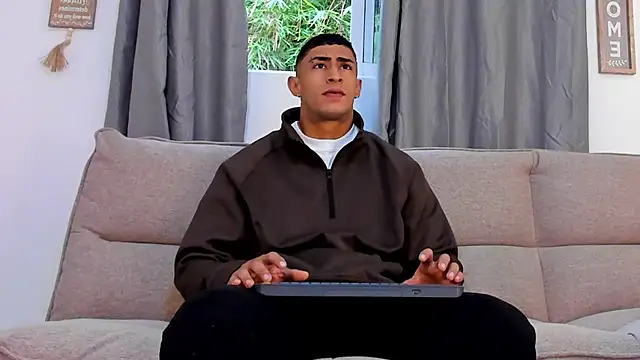 Snapshot of adrian_ray chatting on March 28, 12:16 pm adrian ray online show from March 28, 12:16 pm