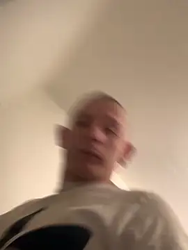 Snapshot of P44698 chatting on March 2, 7:43 pm P44698 online show from March 2, 7:43 pm