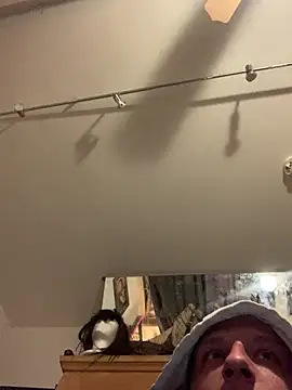 Snapshot of P44698 chatting on March 21, 12:37 am P44698 online show from March 21, 12:37 am