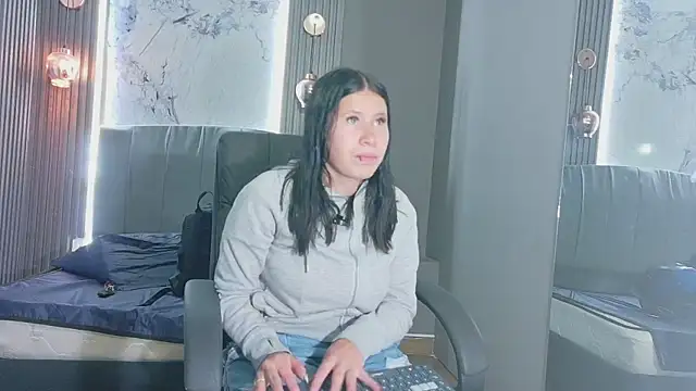 Olivia11  online show from May 12, 12:35 pm