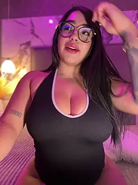 SofiaWildee online show from December 18, 4:07 am