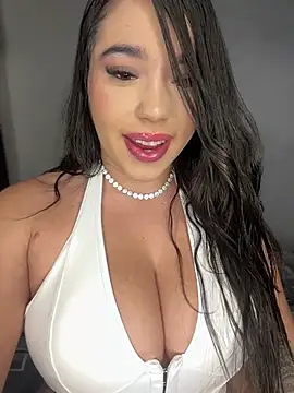 Snapshot of SofiaWildee chatting on March 1, 2:02 am SofiaWildee online show from March 1, 2:02 am