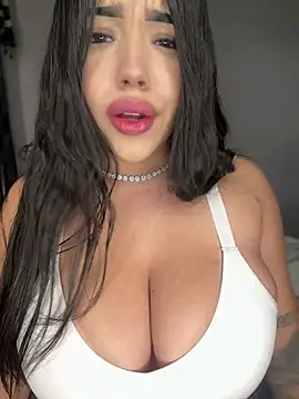 Snapshot of SofiaWildee chatting on April 16, 1:50 am SofiaWildee online show from April 16, 1:50 am