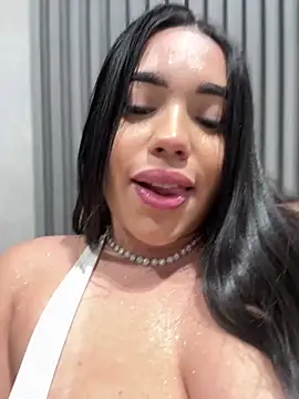 Snapshot of SofiaWildee chatting on June 11, 12:32 am SofiaWildee online show from June 11, 12:32 am