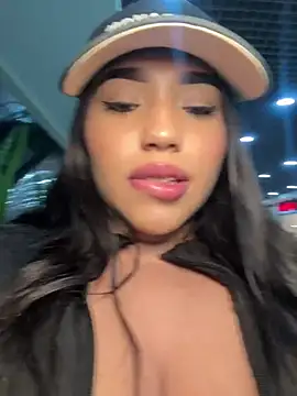 Snapshot of SofiaWildee chatting on June 14, 11:07 pm SofiaWildee online show from June 14, 11:07 pm