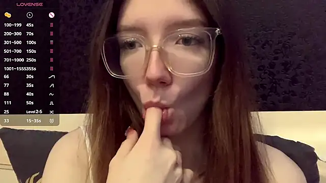 Snapshot of EarlineRas chatting on September 13, 9:31 am EarlineRas online show from September 13, 9:31 am