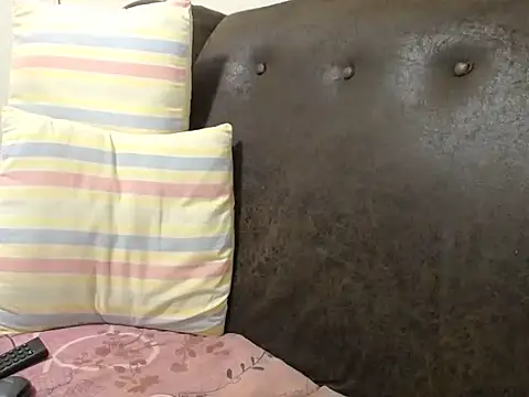 bustylaura4u online show from February 7, 6:00 pm