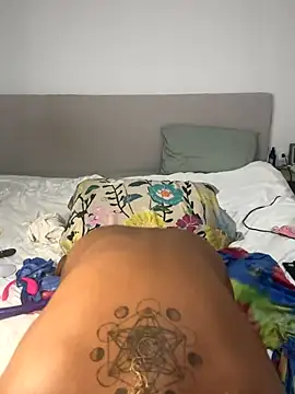 x deluLuz x online show from October 29, 7:21 am