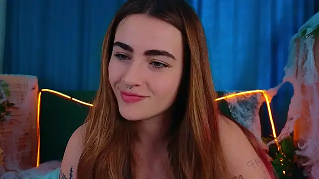 Snapshot of EllaParker chatting on October 23, 7:18 am EllaParker online show from October 23, 7:18 am