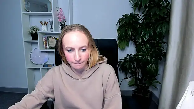 Snapshot of HelenLindsey chatting on October 26, 4:24 pm HelenLindsey online show from October 26, 4:24 pm