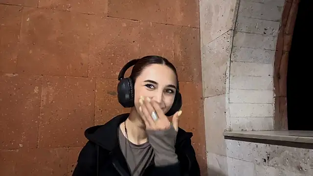 LinaMour online show from September 11, 10:10 pm