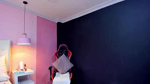 SkylerBloomm online show from October 20, 3:18 am