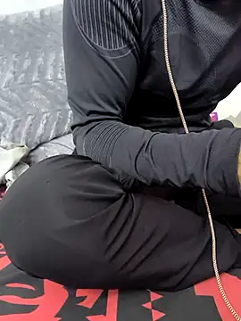 yazinyazin1 online show from November 23, 7:35 pm