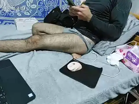 yazinyazin1 online show from February 13, 7:54 pm